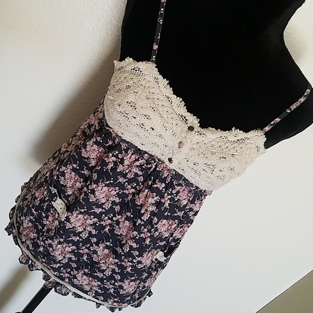 💚 5 for $25 💚 Floral tank top